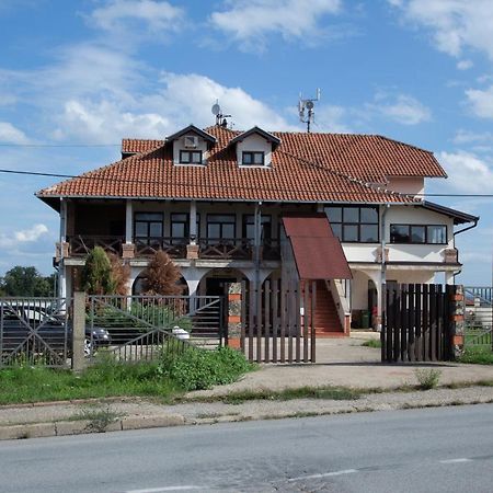 Motel Imperija Ub Εξωτερικό φωτογραφία