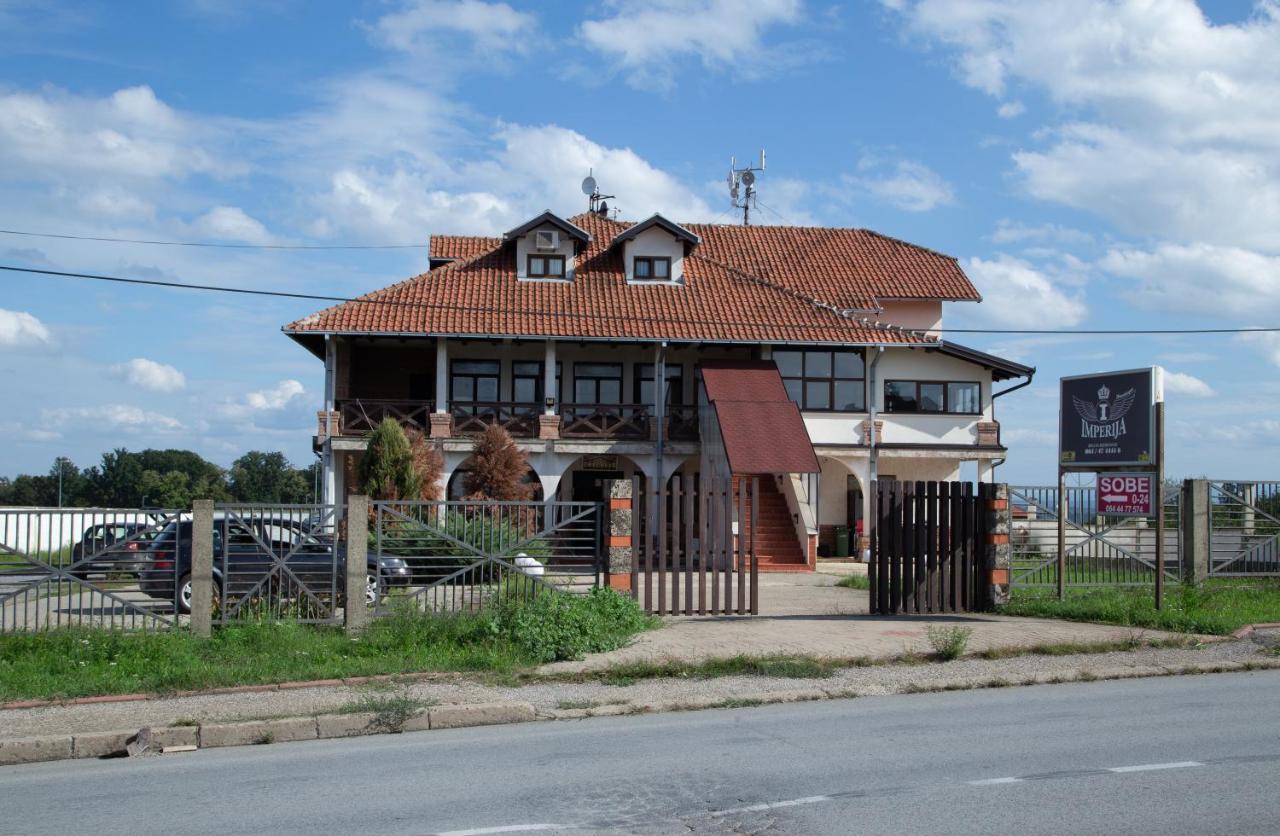Motel Imperija Ub Εξωτερικό φωτογραφία
