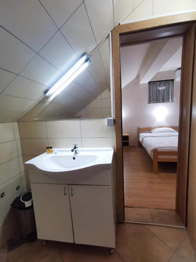 Motel Imperija Ub Εξωτερικό φωτογραφία