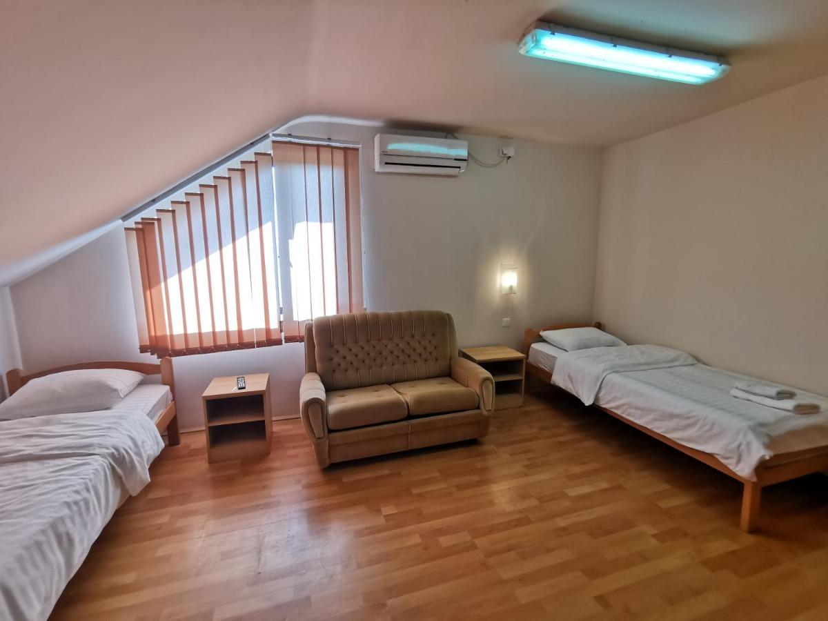 Motel Imperija Ub Εξωτερικό φωτογραφία